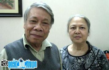 Image of Musician Han Ngoc Bich with his wife