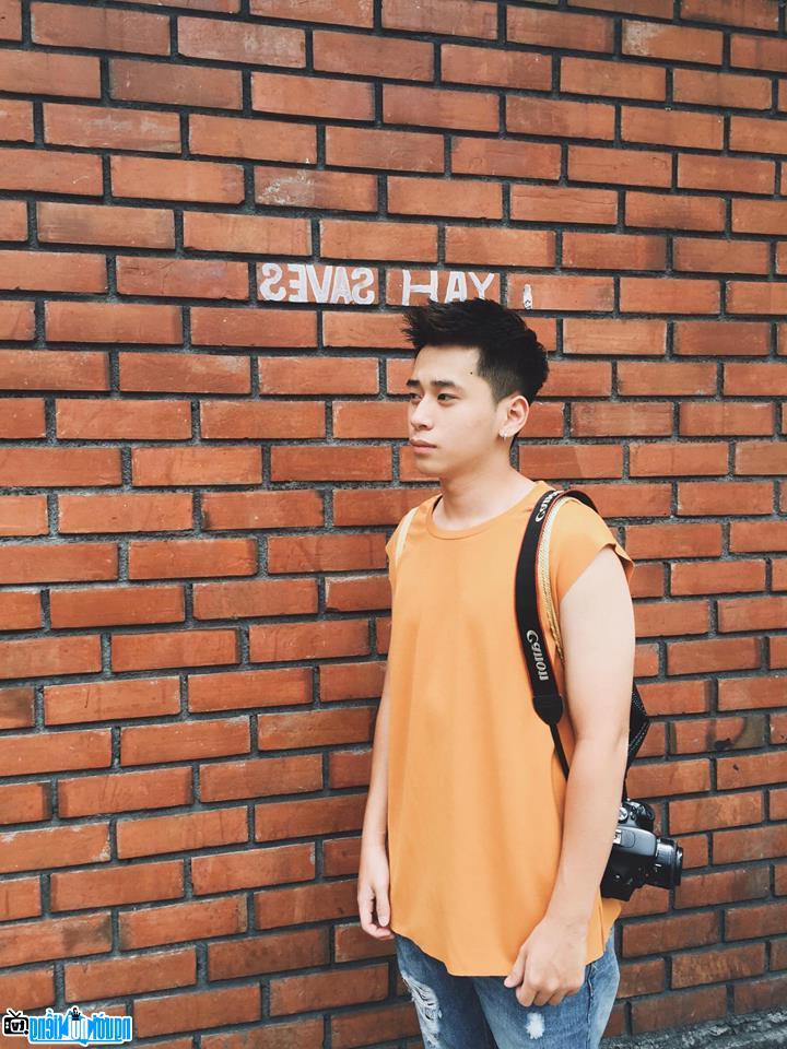 Latest pictures of Vlogger D.crown Nguyen