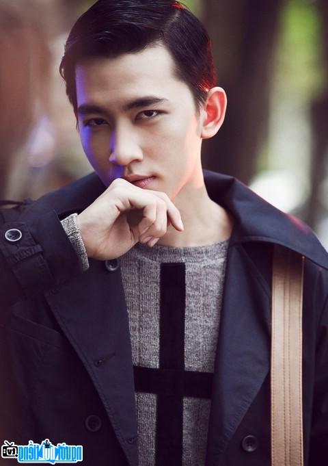A close-up of the handsome look of Model Vo Canh