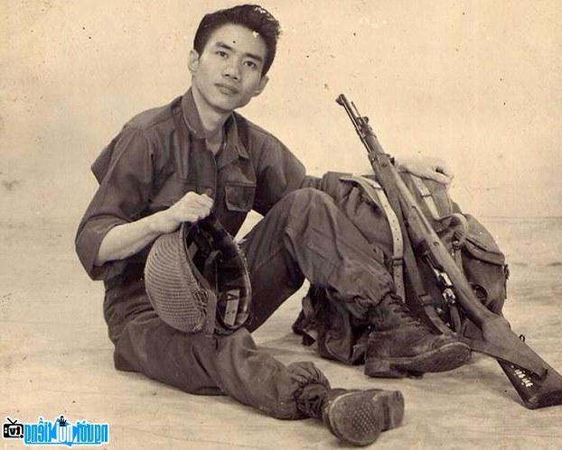 A young image of musician Nguyen Van Dong