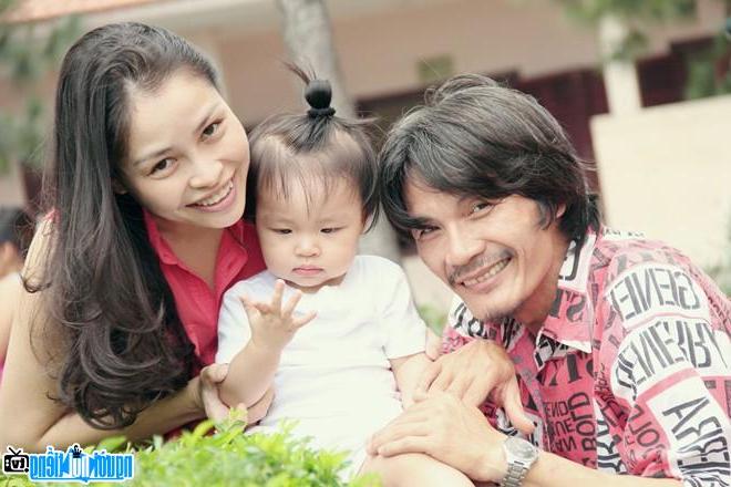 Actor Cong Ninh's picture with his family