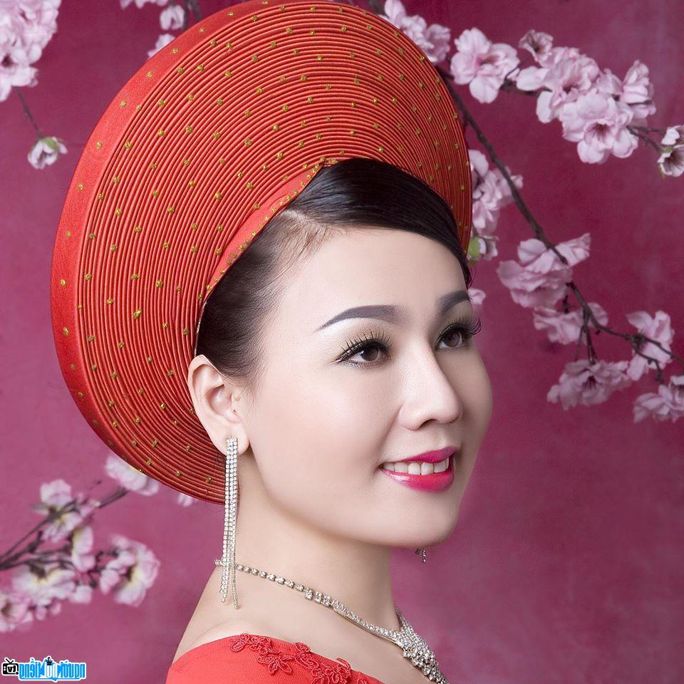 A portrait image of Singer Luu Anh Loan