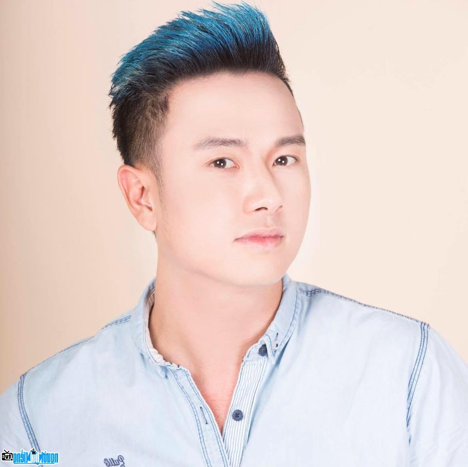 A portrait image of Singer Han Thai Tu 