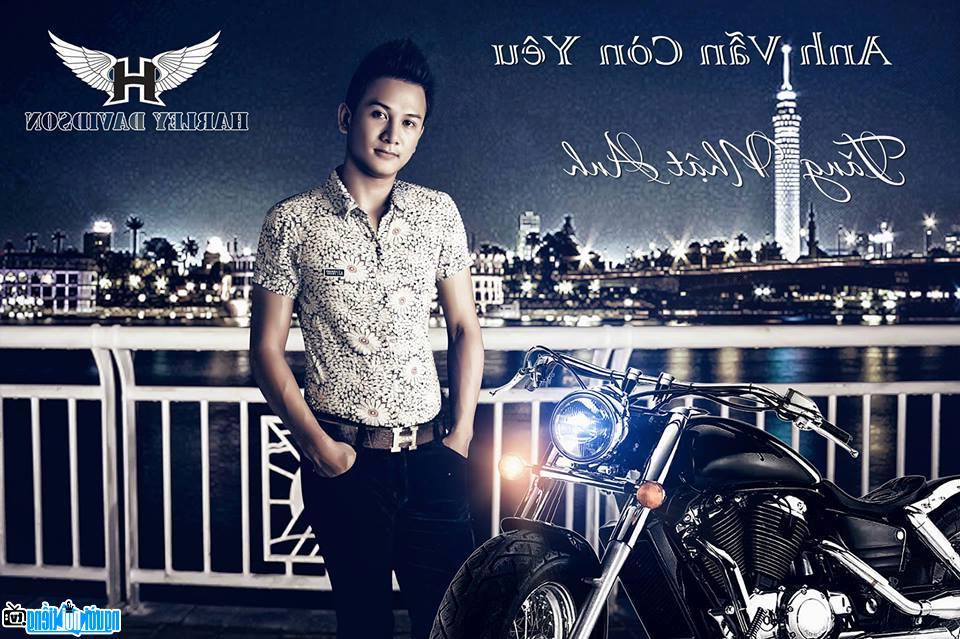 Picture of singer Nhat Anh in Album I Still Love 