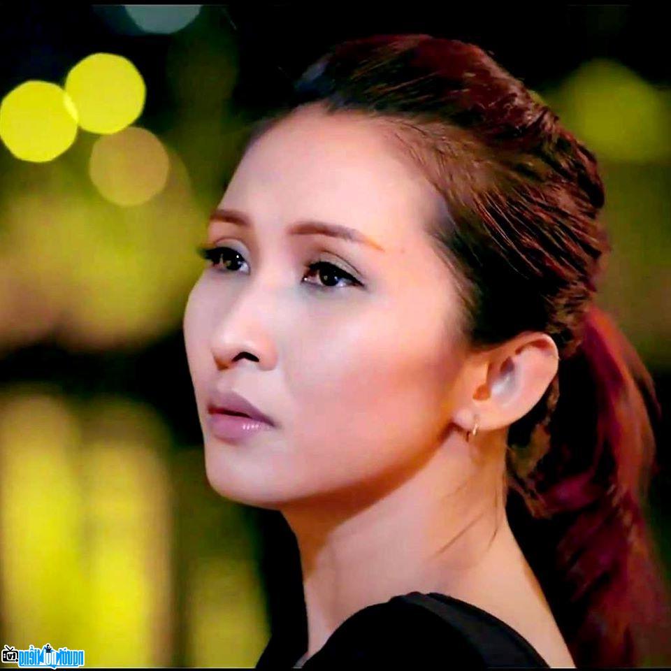 Picture of Singer Ngoc Lien charm posing in the new MV