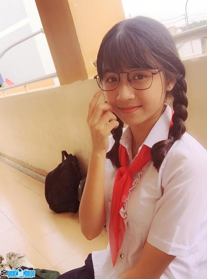 Hot girl Lan Thy in costumes Student