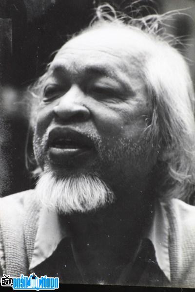 Portrait of New Poet Hoang Trung Thong