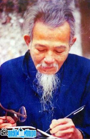 Picture of Writer Phung Quan