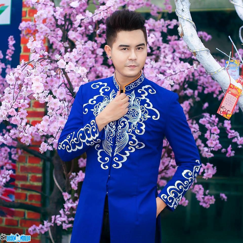  Quoc Cuong's image in the new spring MV