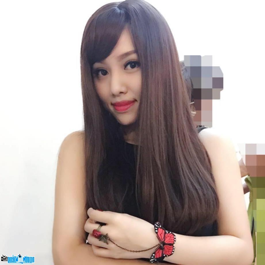  Charming Bao Ngoc with long hair