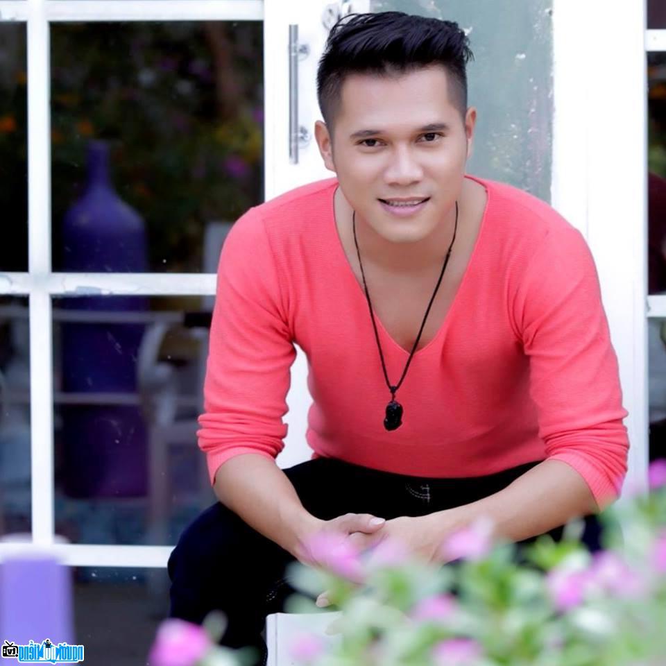 Latest picture of Singer Luong Viet Quang