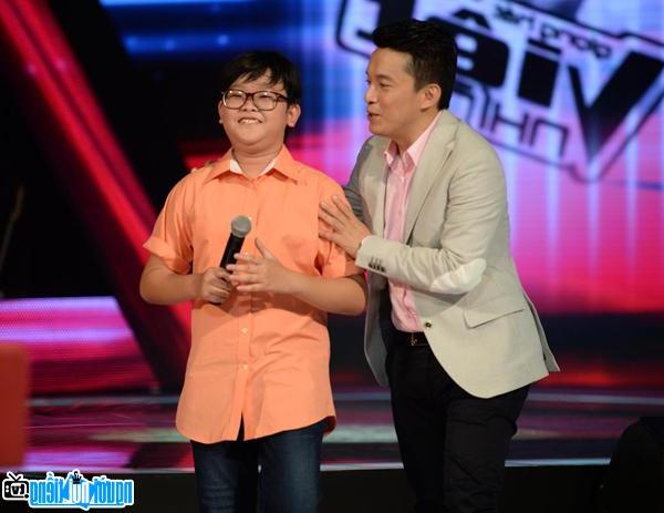 Singer Le Danh Nam in the hidden ring at Voice Singing Vietnamese Children