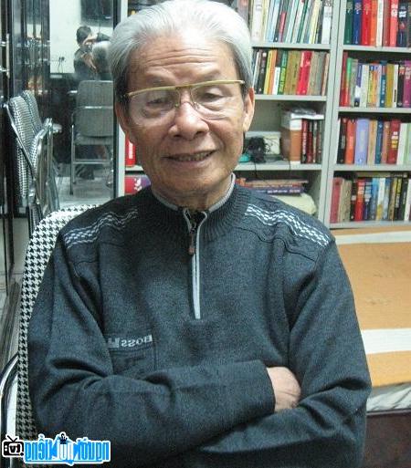 A portrait of Musician Nguyen Tai Tue