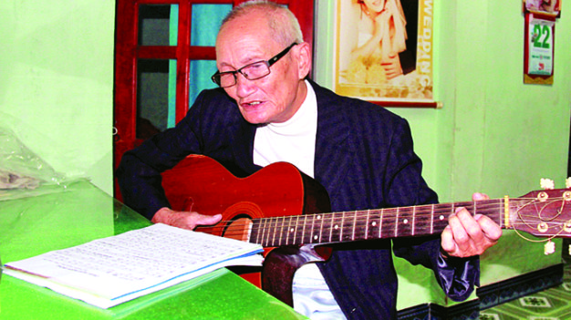 Image of Musician Giao Tien at home