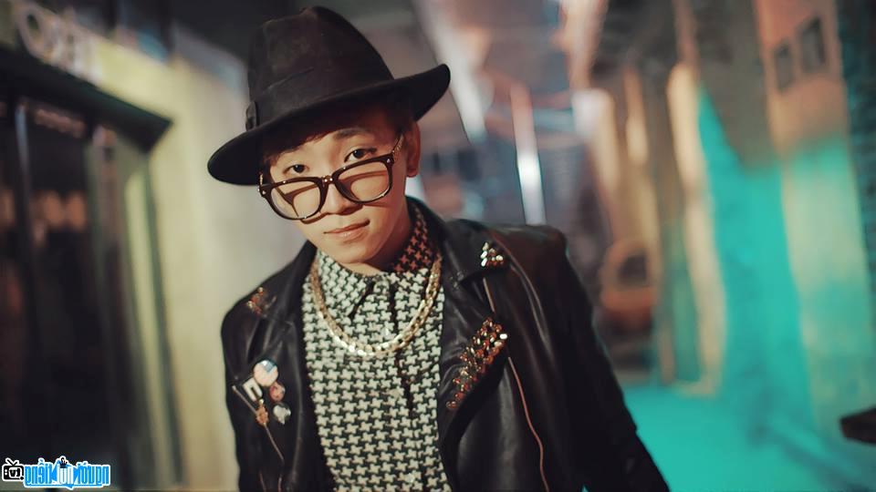 Singer T-akayz in his new MV