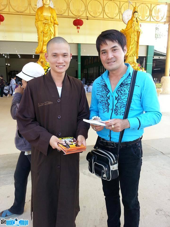  Che Thanh and the monk saw