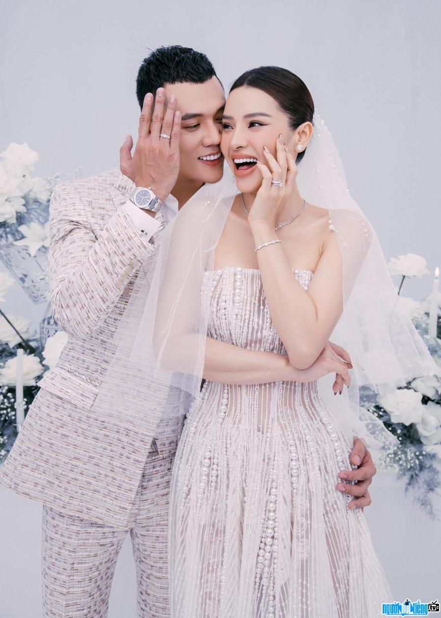  Wedding photo of singer Phuong Trinh Jolie