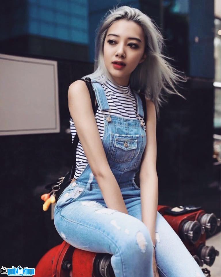 Nguyen Thi Huong Giang in platinum hair color