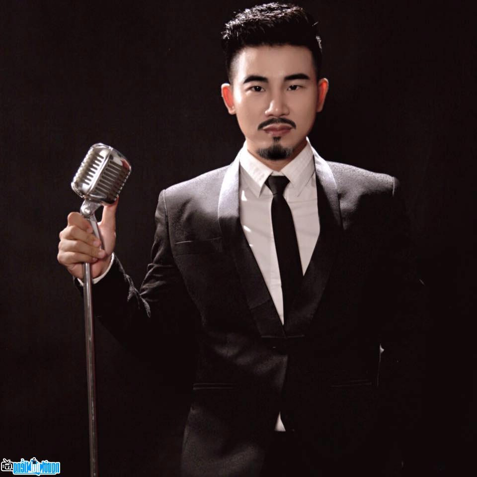Ca Singer Viet Tu is impressed with his style