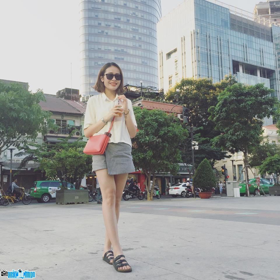 Blogger Hạnh Mai nổi tiếng của Hà Nội- Việt Nam