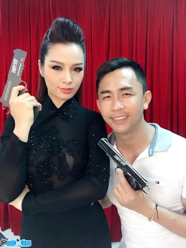 Ảnh Tony Nguyễn với siêu mẫu Thúy Hạnh