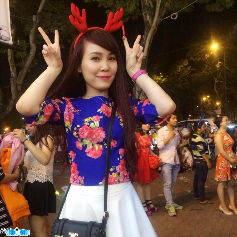  One picture New photo of Mai Phuong Dung- Famous singer Ho Chi Minh- Vietnam