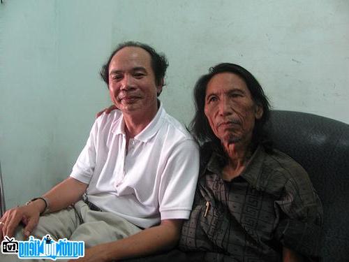 Poet Thach Quy( left) and poet Nguyen Trong Tao
