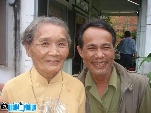  Ho Tinh Tam and his mother-in-law - writer Nguyen Dong Thuc