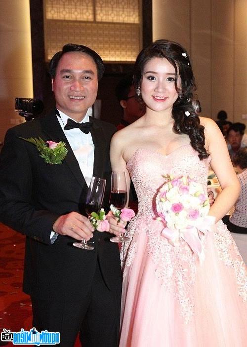 Photo of Xuan Mai with her husband