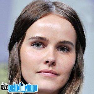 Latest Picture Of Actress Isabel Lucas