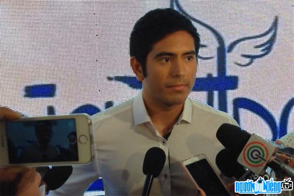 Actor Gerald Anderson's picture at a press conference