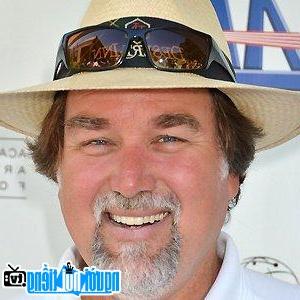 A portrait picture of Speaking Actor Richard Karn