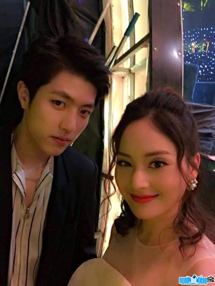  Pop singer Lee Sung-yeol with actor Lan Phuong