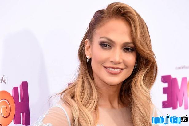 A portrait image of Singer pop music Jennifer Lopez