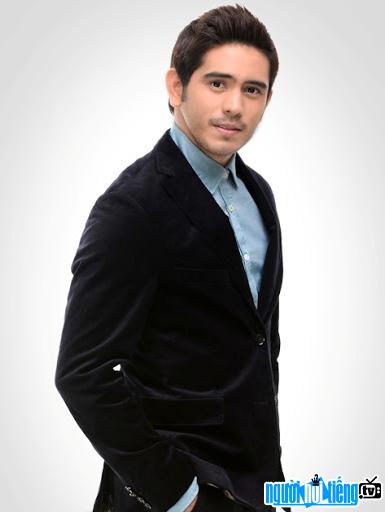 Feet image famous actor Gerald Anderson