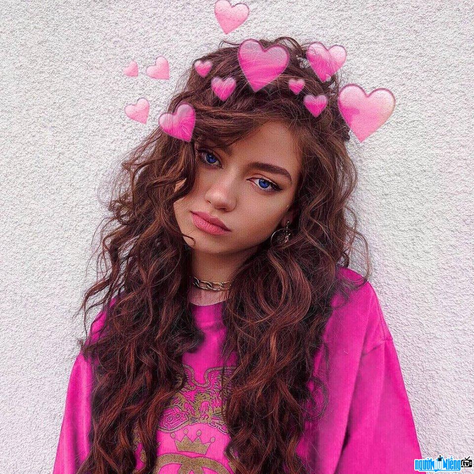 Close-up of Dytto's beautiful face