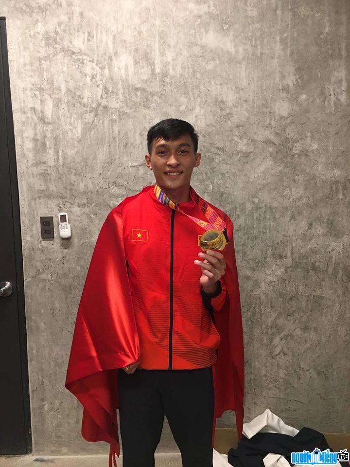  the Emperor was happy when he received the gold medal
