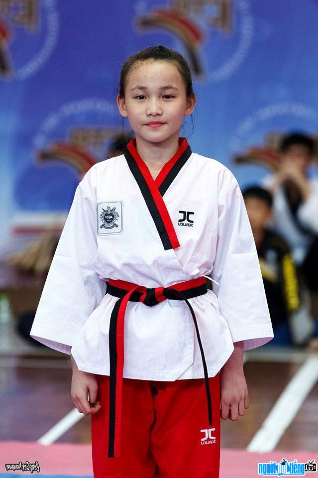  Chau Ngoc Tuyet Sang is beautiful in martial arts clothes