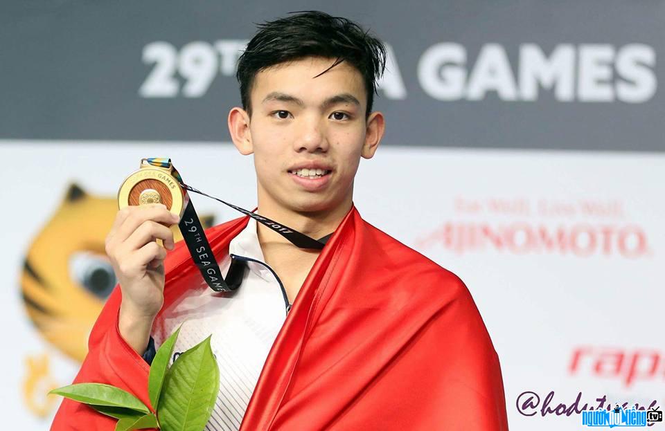  athlete Huy Hoang honored to receive gold medal