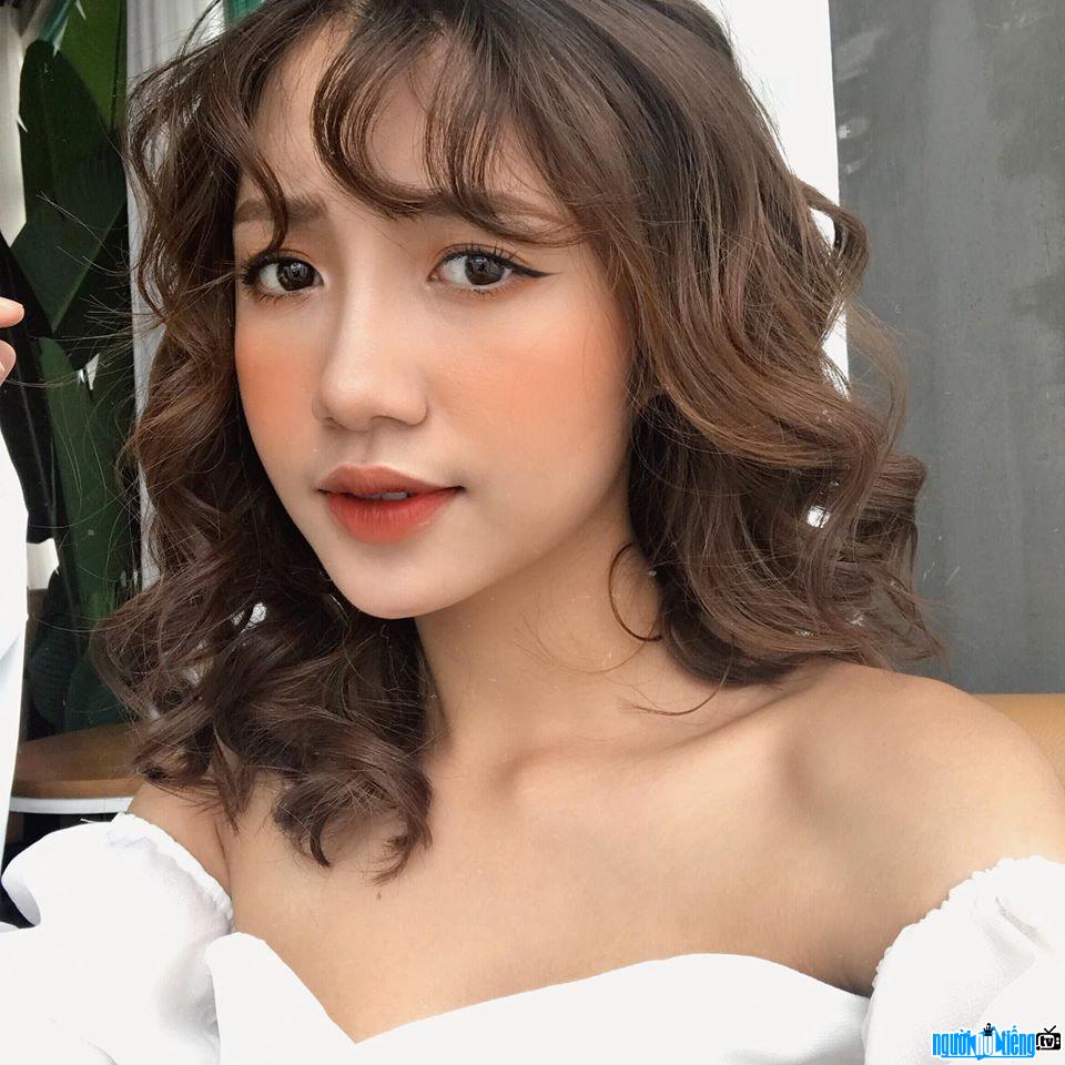 Cận cảnh nhan sắc xinh đẹp của người mẫu ảnh Đinh Thị Lâm Oanh