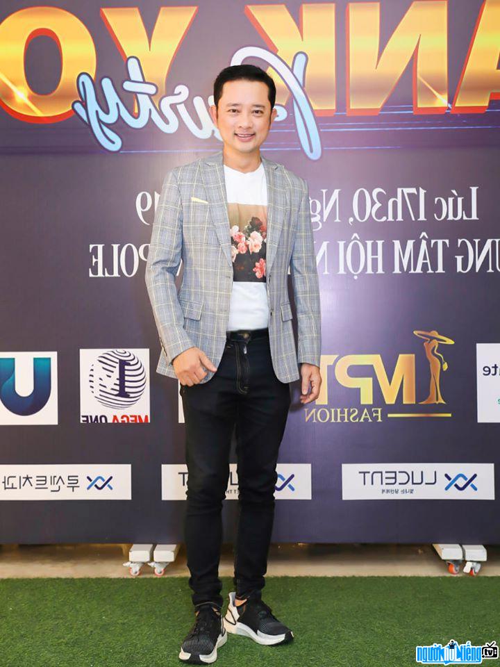  handsome and elegant Nguyen Quy Khang