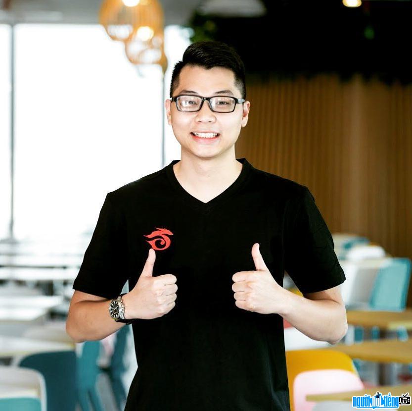  handsome Le Khoi with a sunny smile
