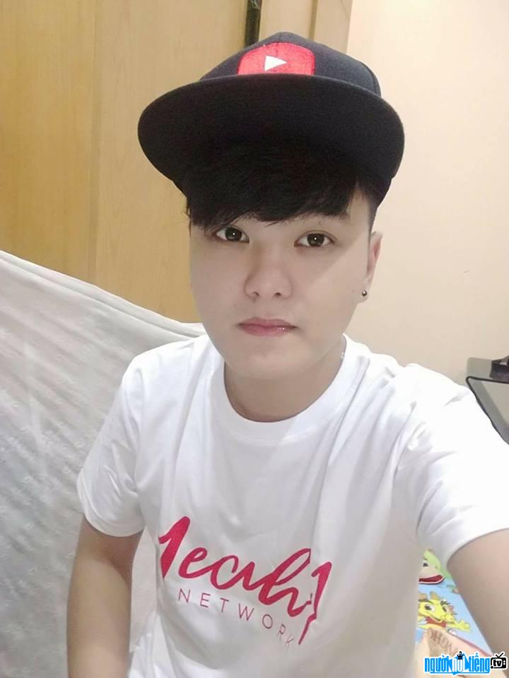 Youtuber Phong Zhou