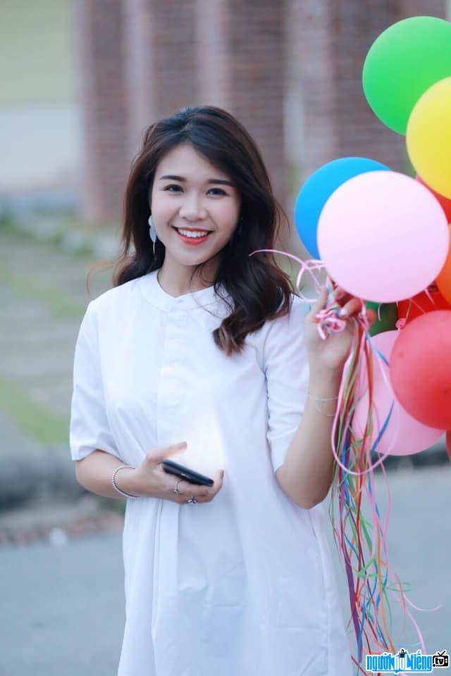  beautiful Minh Phuong with a sunny smile