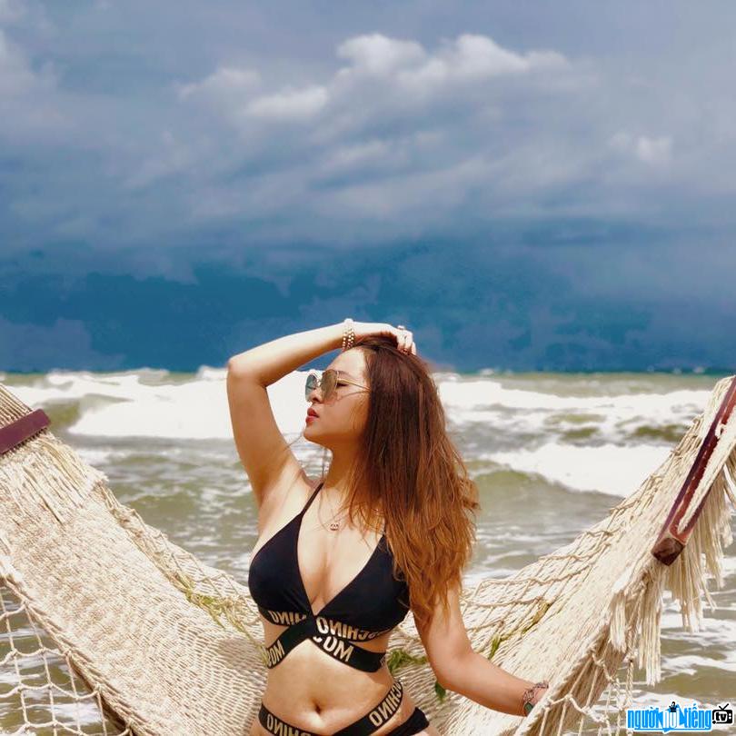  Nguyen Ngoc showing off her figure with bikini