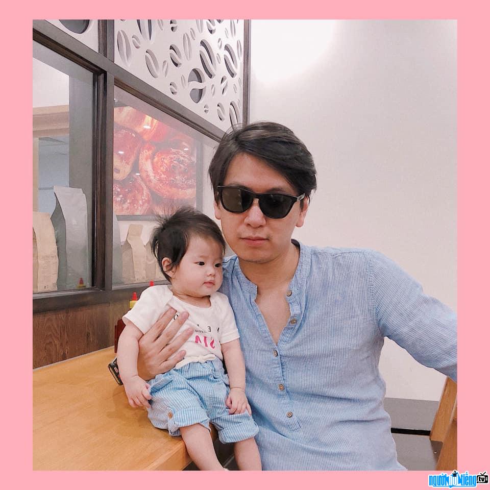  Viet Dung is handsome with his beloved daughter
