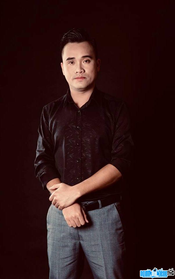  handsome and elegant MC Tien Vu