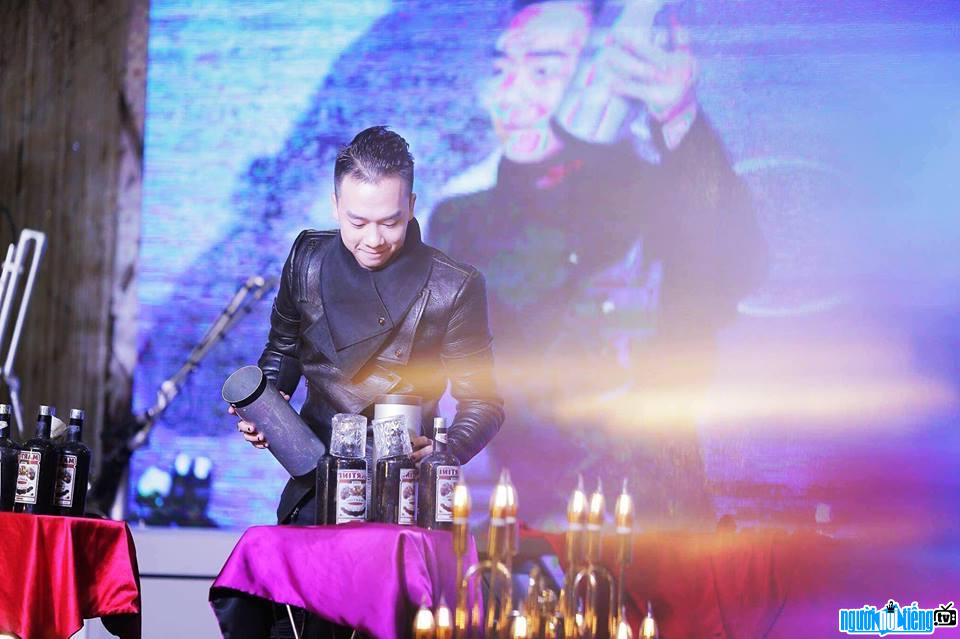  Magician Nam Nie confident on stage