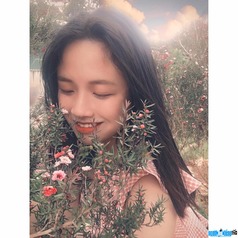  Beautiful Tuyet Cam smiling brightly at flowers