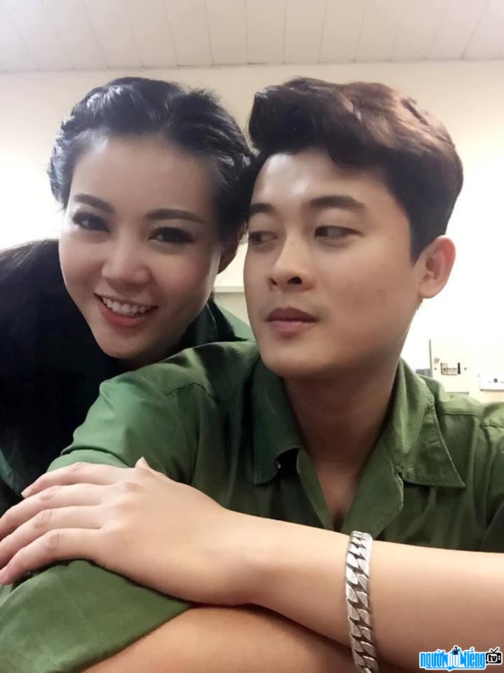 A photo of actor Ha Xuan Hien and actor Thanh Huong